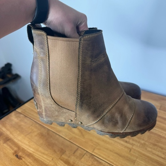 Sorel Lea Tan Brown Leather Chelsea Wedge Heel Ankle Boots Size 8 - Picture 6 of 8